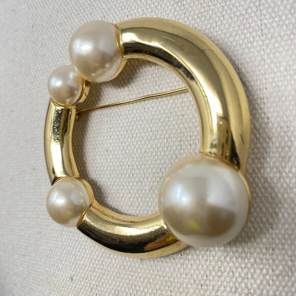 Andre Courreges Paris Gilt Metal and Faux Pearl Modernist Pin Brooch Marked - Picture 5 of 15